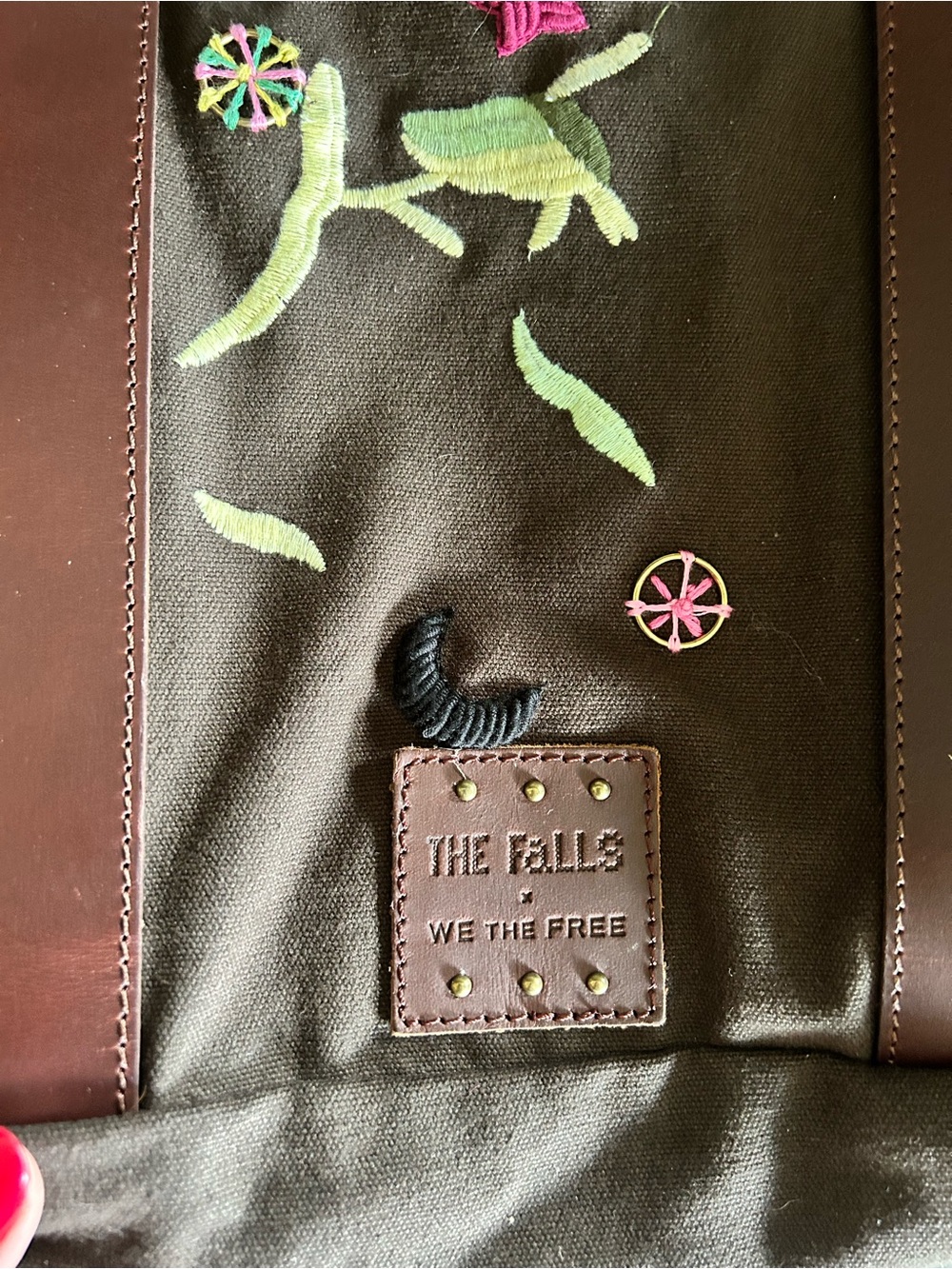 NWT We The Free x The Falls Long Weekend Bag in Olive - Picture 10 of 16